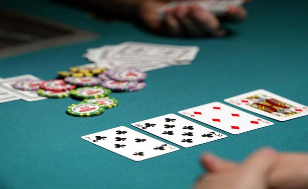 Tham gia giải Poker