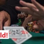 Bỏ bài trong Poker: Chiến lược củng cố tiềm lực hoặc thăm dò