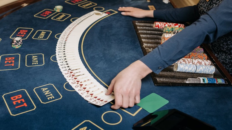 Cách cược Poker phù hợp phong cách chơi