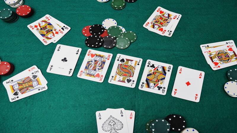 luật chơi Poker phổ biến và cơ bản nhất