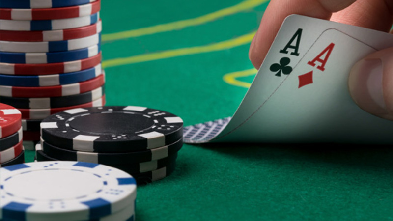Cách chơi một ván bài Poker Texas Hold’em