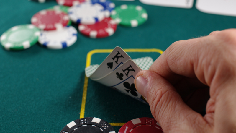 hieu vi tri ngoi choi poker