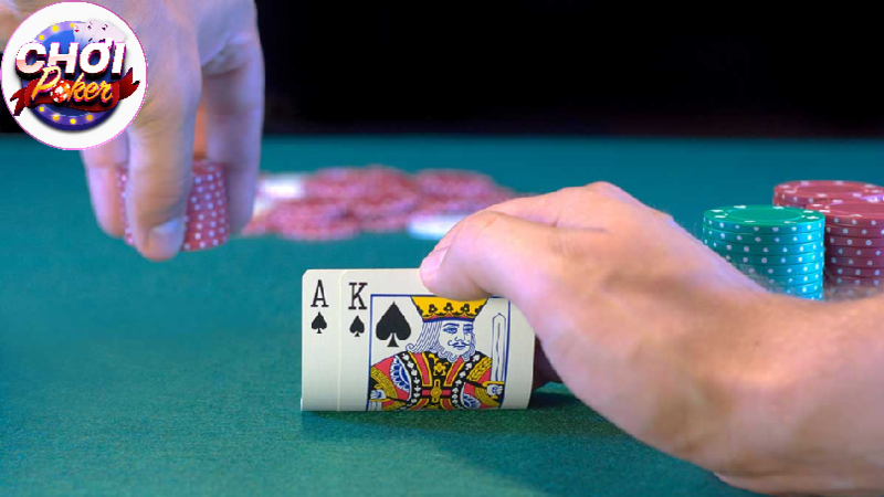 Chơi poker offline khác gì so với chơi online?